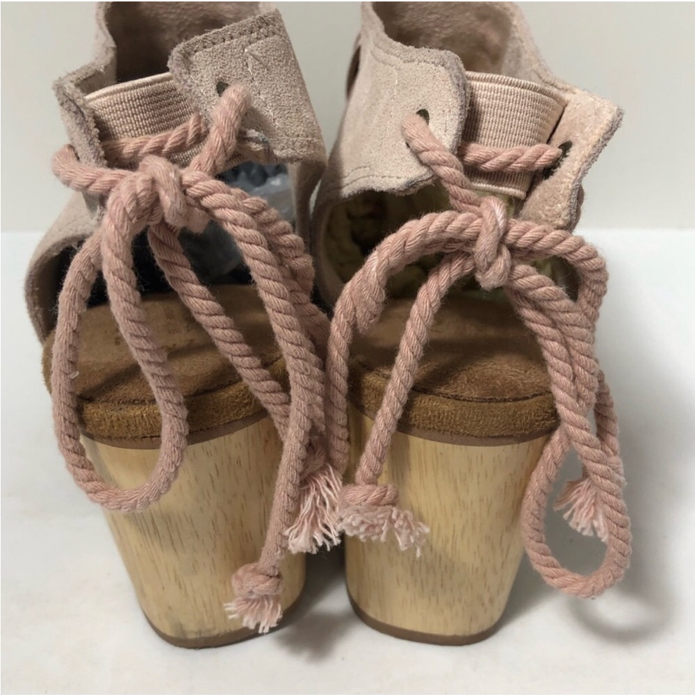 Toms Tassel suede pink blush peep toe block heel sandals. Size 7 - Picture 5 of 8